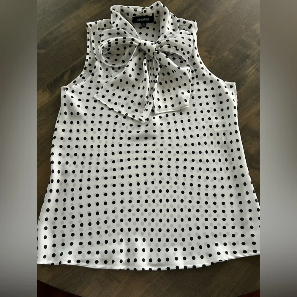 Nine West Sleeveless Black and White Polka Dot Blouse🎀 - Picture 6 of 7